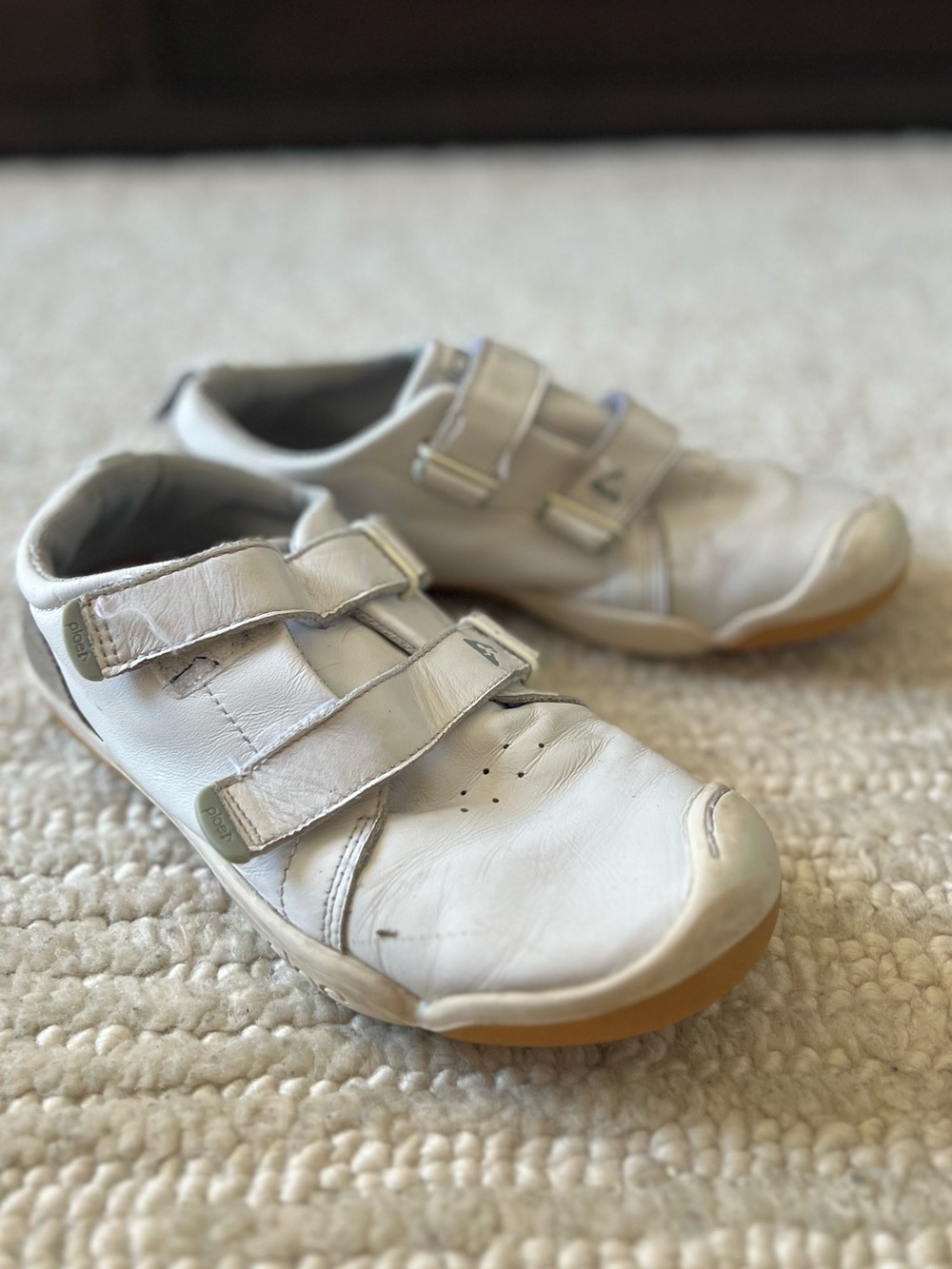 PLAE Roan US3 Kids White Leather Velcro Sneakers